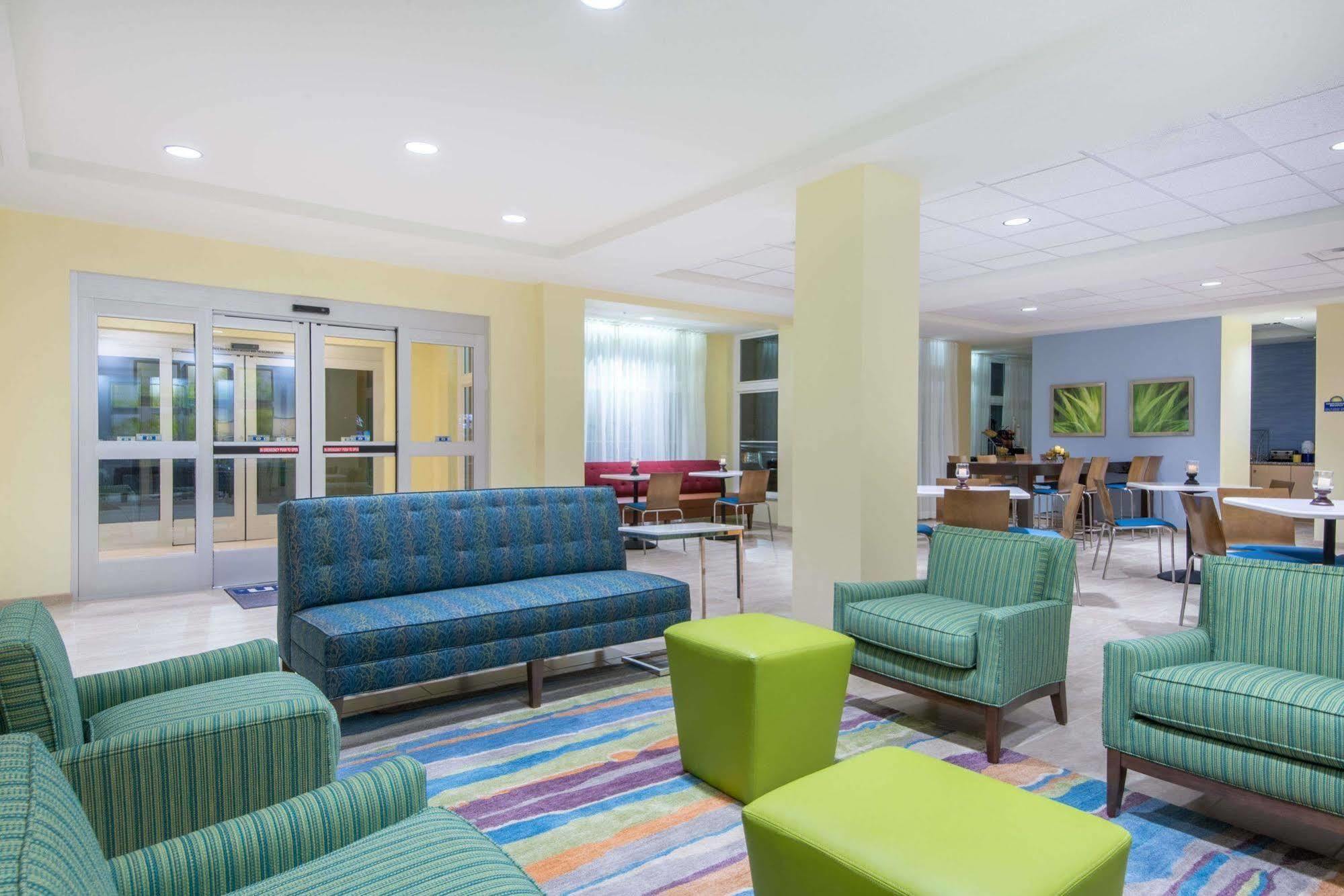 Days Inn By Wyndham Cadiz Exterior foto