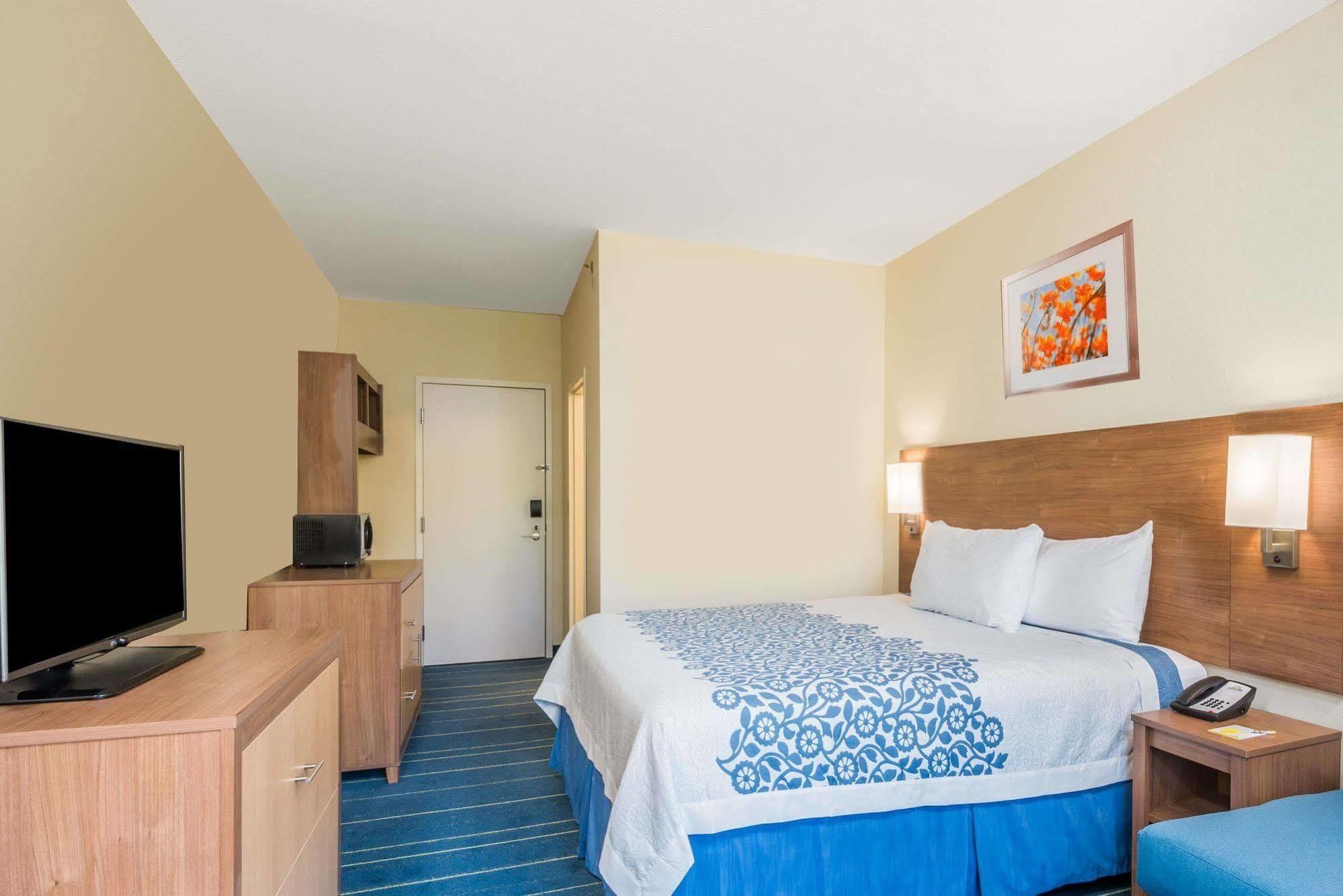Days Inn By Wyndham Cadiz Exterior foto